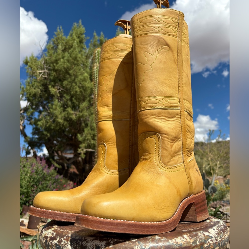 FRYE πΊπΈ Campus Longhorn Stitch Boots In Banana - Picture 7 of 16